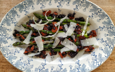 Asperges Vertes à la Tapenade et aux Tomates Confites